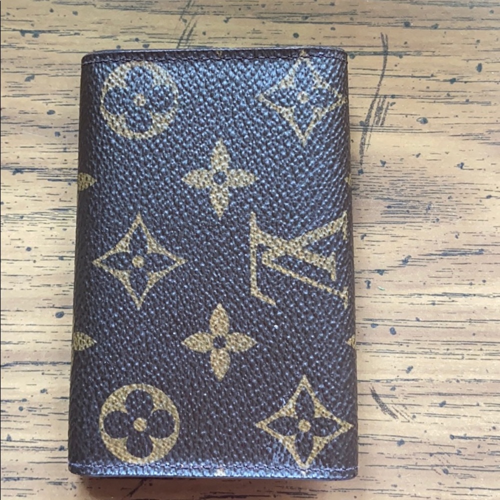Authentic Louis Vuitton 6 key holder - Picture 2 of 8